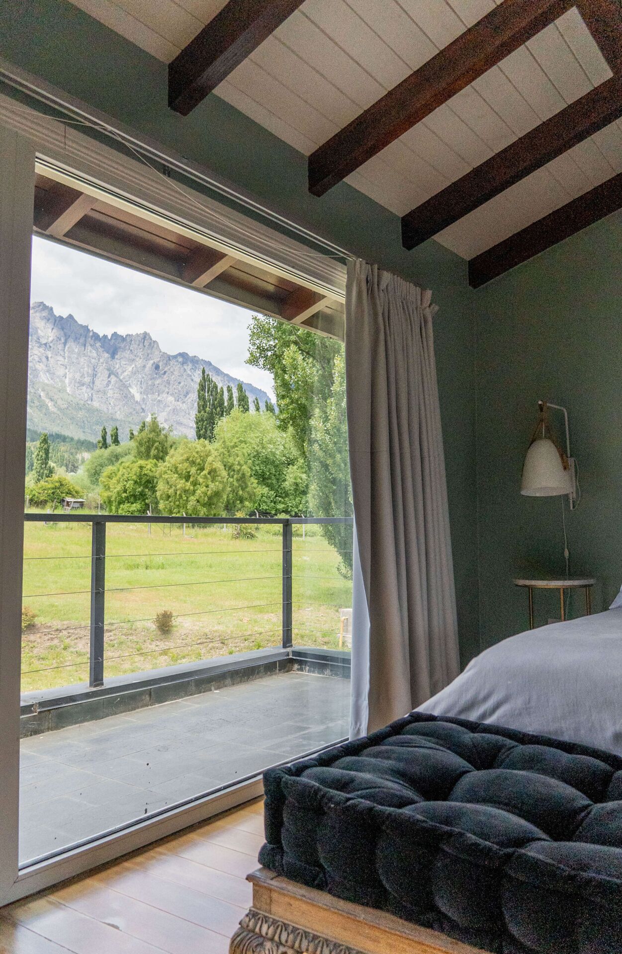 Habitación Deluxe con salida a balcón y vista a la cordillera en La Aguada Suite, El Bolsón Habitación Deluxe con salida a balcón y vista a la cordillera en La Aguada Suite, El Bolsón