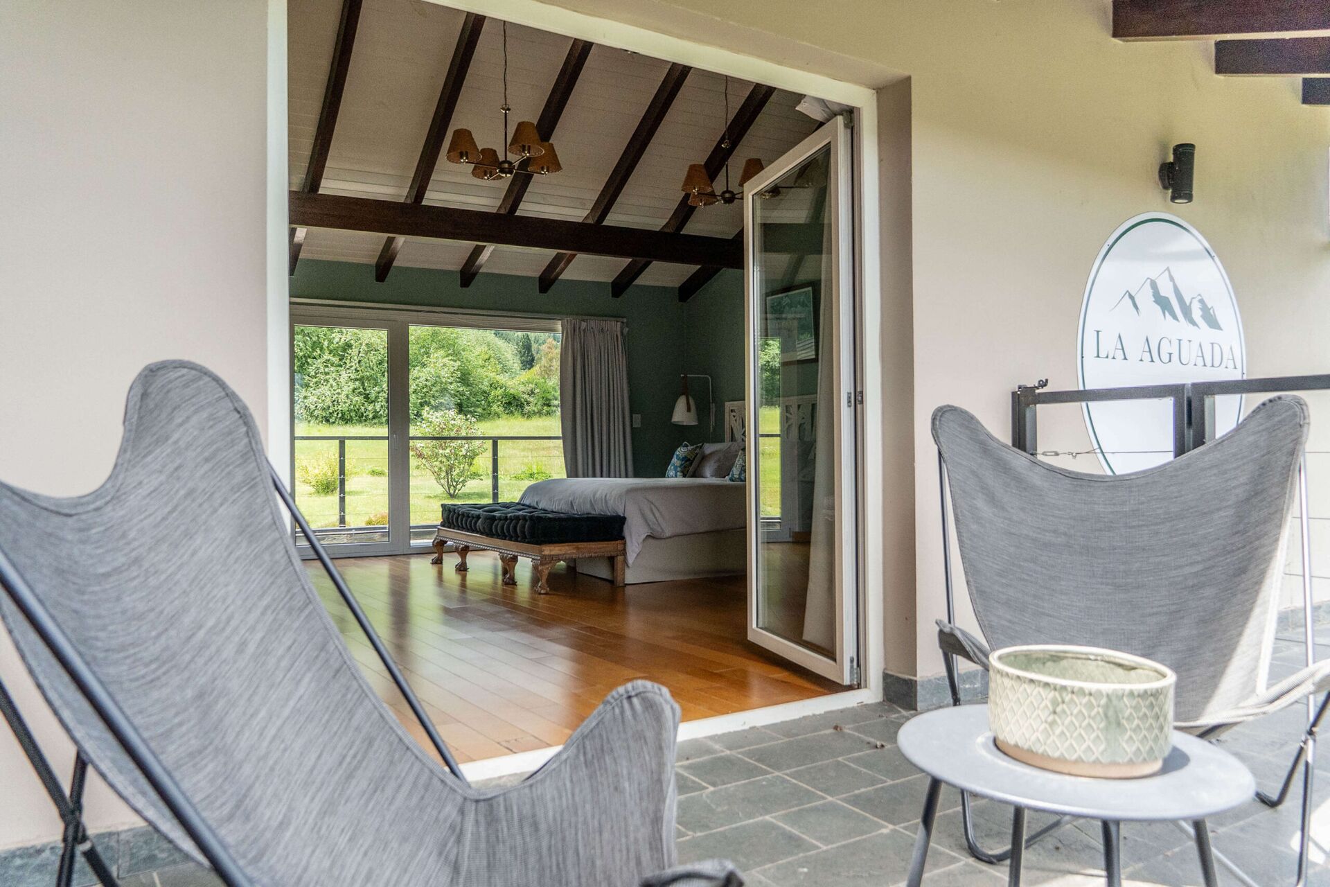 Terraza privada de La Aguada Suite con acceso a la Habitación Deluxe y vista a la montaña, El Bolsón Terraza privada de La Aguada Suite con acceso a la Habitación Deluxe y vista a la montaña, El Bolsón